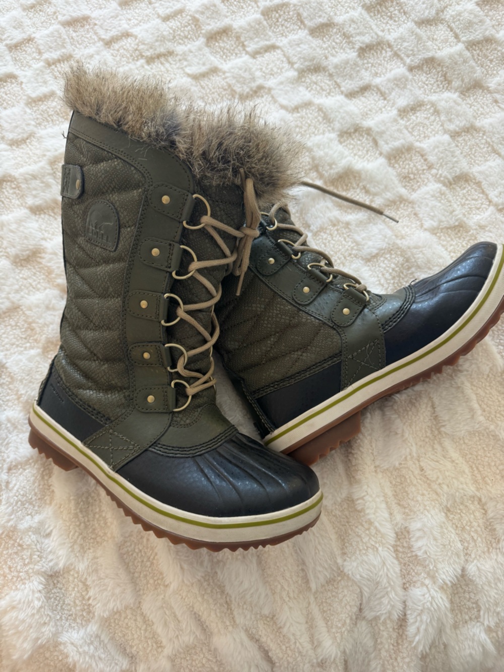 Sorel Waterproof tall snow boots. Size 8. Like new